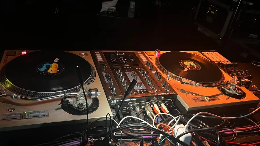 DJ Turn table