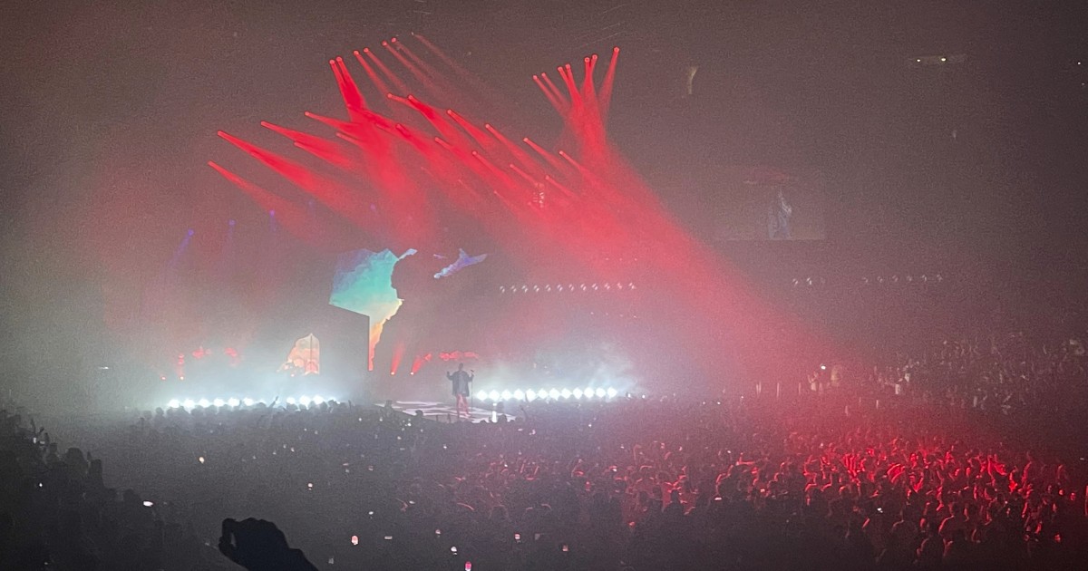 Kid Cudi concert in Oakland arena 
